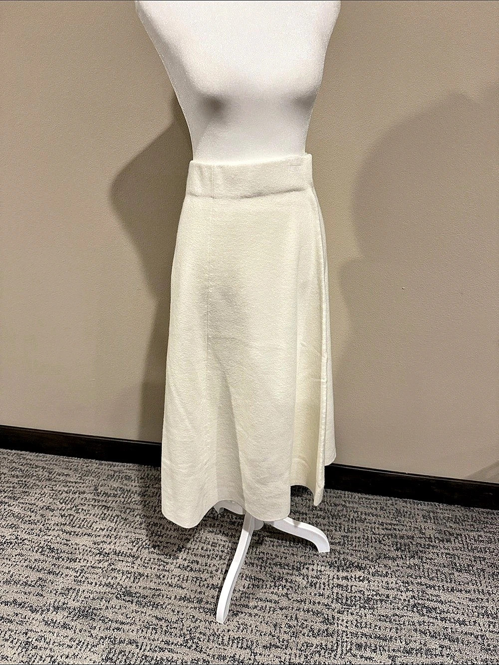 Ann Taylor Midi Skirt in White Size Small NWT